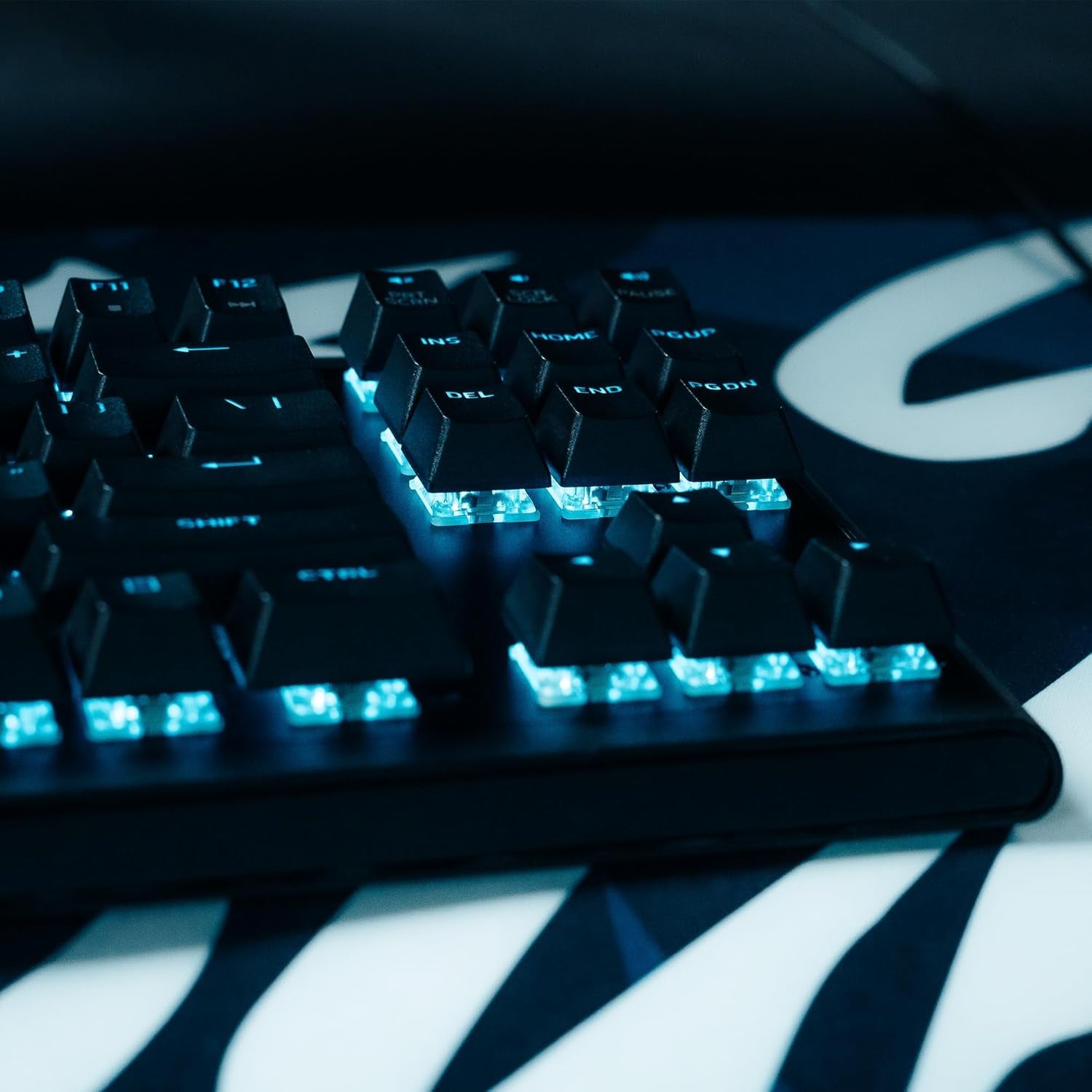 Alienware Low-Profile RGB Gaming Keyboard AW510K, Alienfx per Key RGB LED Color Backlighting, Media CONTROLS & USB Passthrough, Cherry MX Low Profile Red Switches